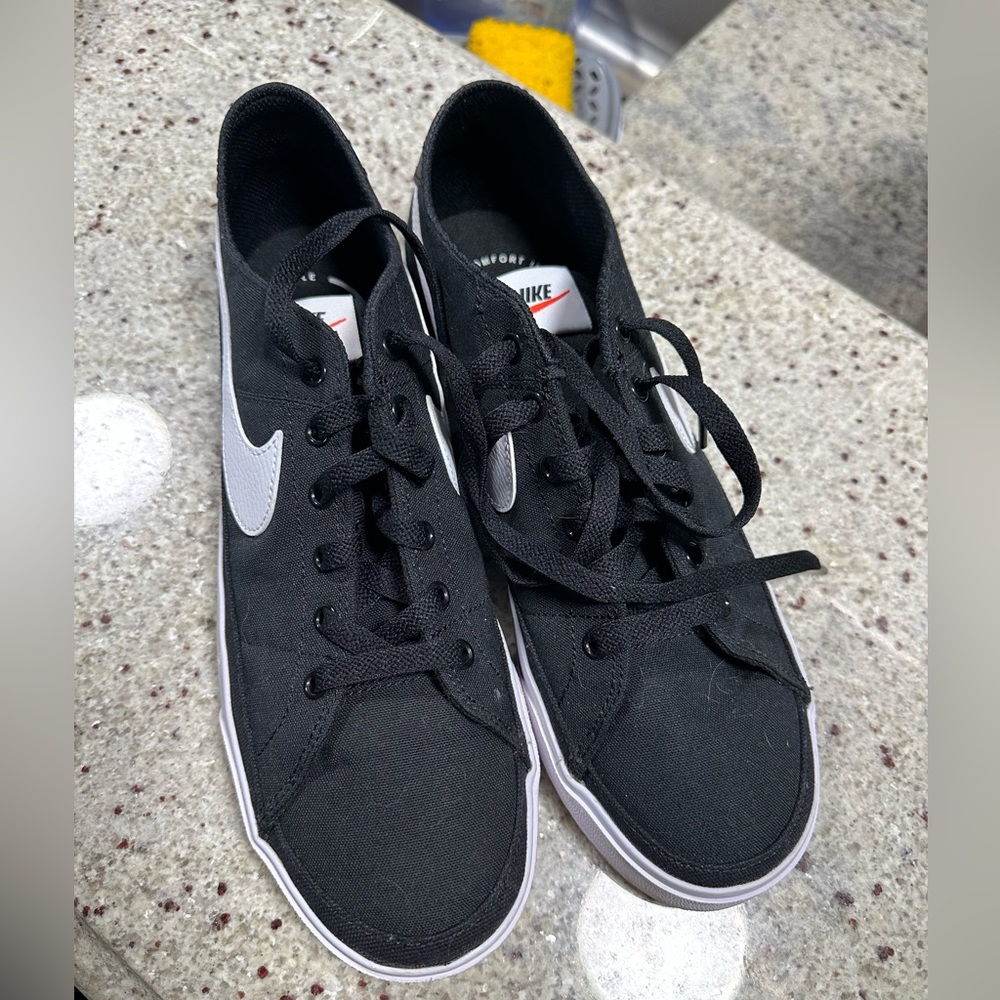 Nike shoes new without tags.
